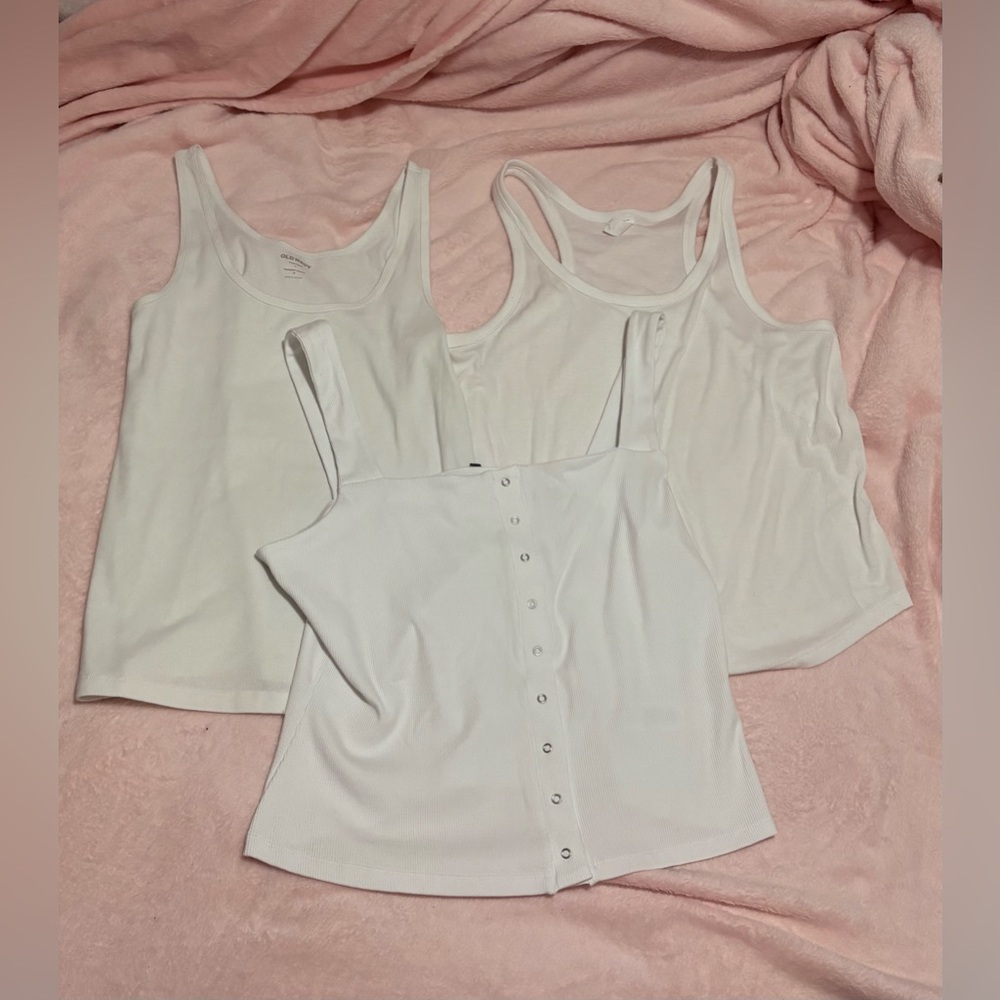 ⭐️White tank top lot basics lot Dyinimite and old navy